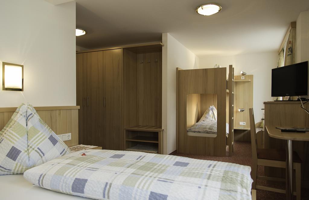 Gasthof Brentwirt Guest House Леоганг Стая снимка