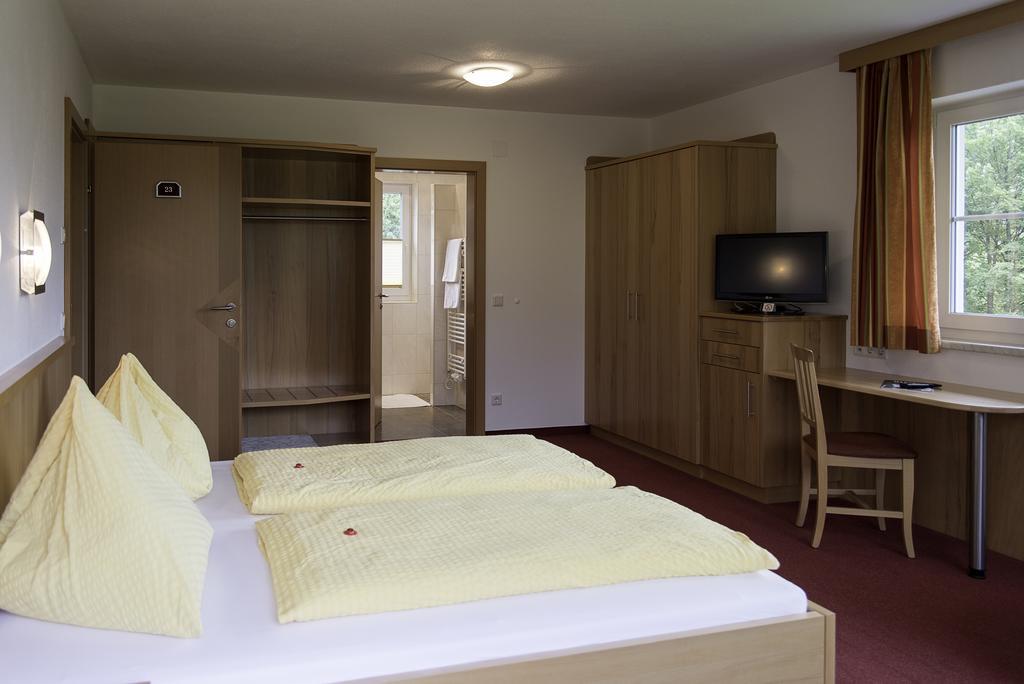 Gasthof Brentwirt Guest House Леоганг Стая снимка