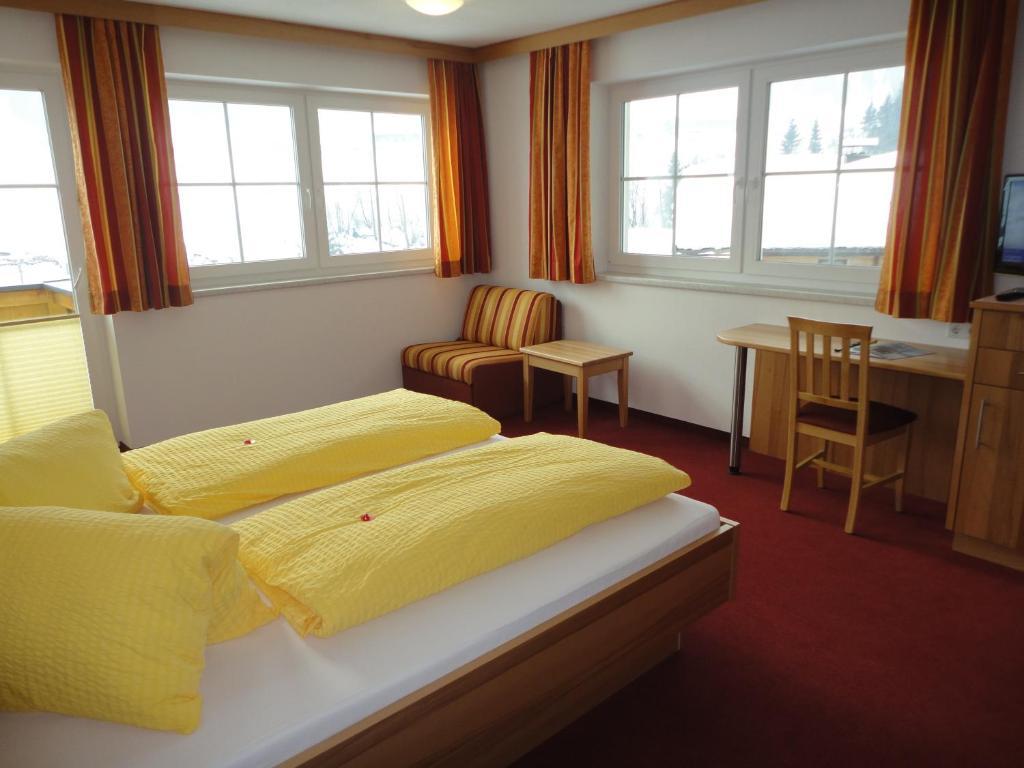Gasthof Brentwirt Guest House Леоганг Стая снимка